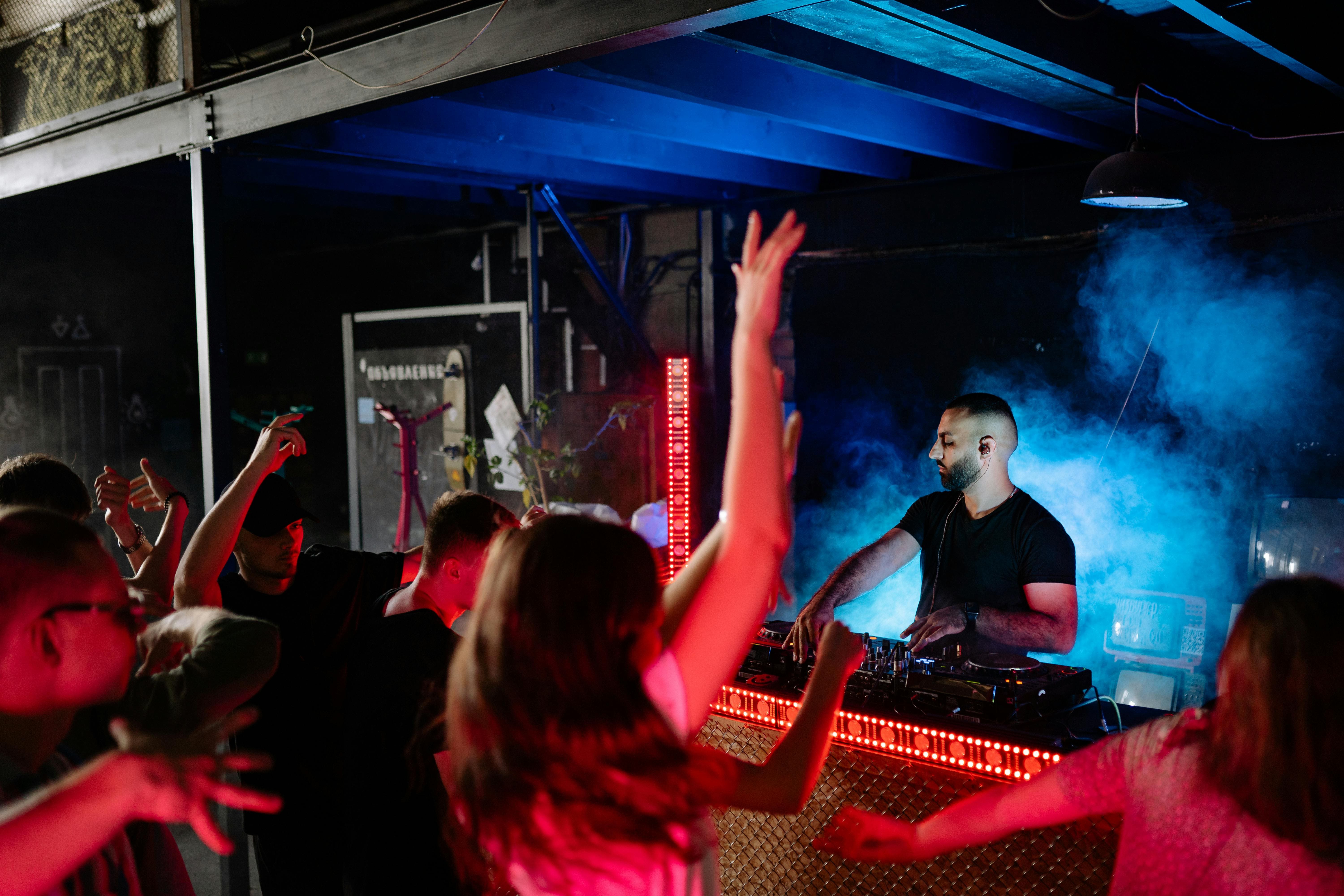 Music, DJ & dance floor arrangements